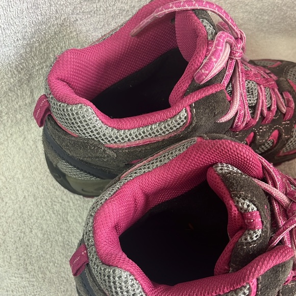 Merrell girls pink and gray hiking boots in size 4 - Picture 5 of 10
